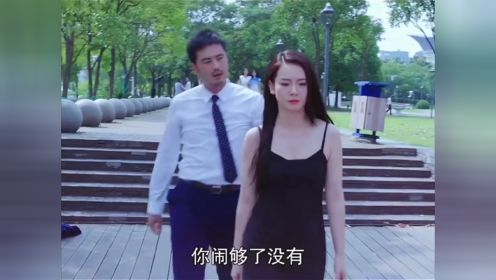 总裁后悔离婚追到机场，谁知妻子就在身后，总裁紧紧抱住不让离开