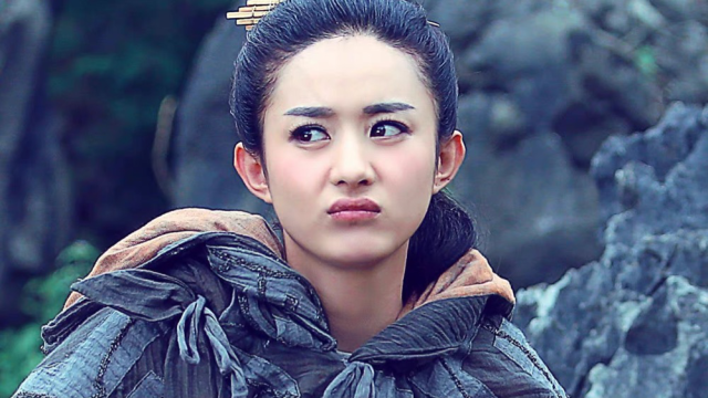 赵丽颖称自己胖了4斤,朋友却说像胖8斤,圆脸果然要胖先胖脸!