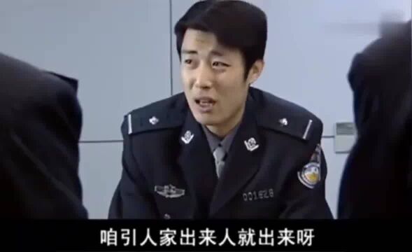 背后:悍匪盯上落单女警,直接把魔爪伸向女警,结果惨了