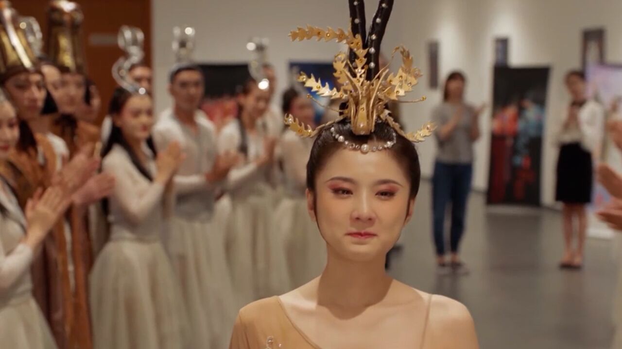 《我们这十年》剧中的舞者，为何不请专业的，而是请演员？_腾讯视频