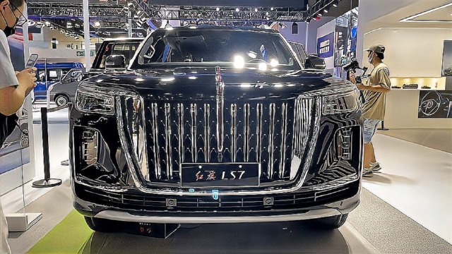 2023款红旗ls7闪亮登场!搭4.0t v8发动机,新车气场不输库里南
