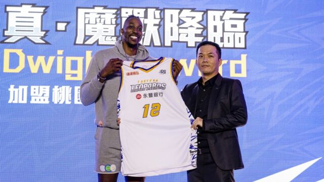  霍师傅首秀吸金430万 球迷为看他买站票 当山大王真强过打NBA