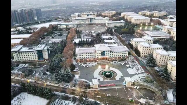 西安下雪了,大学校园