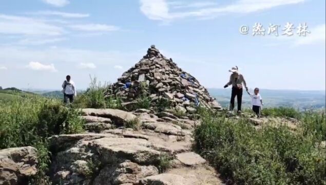 《塞北草原》0.4蹬龟山拜玛尼堆,站在山顶望四周风光无限美