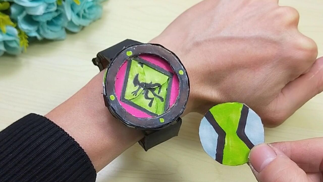 做个搞怪的少年骇客ben10切换神兽手表,滑动变换四种形态太有趣