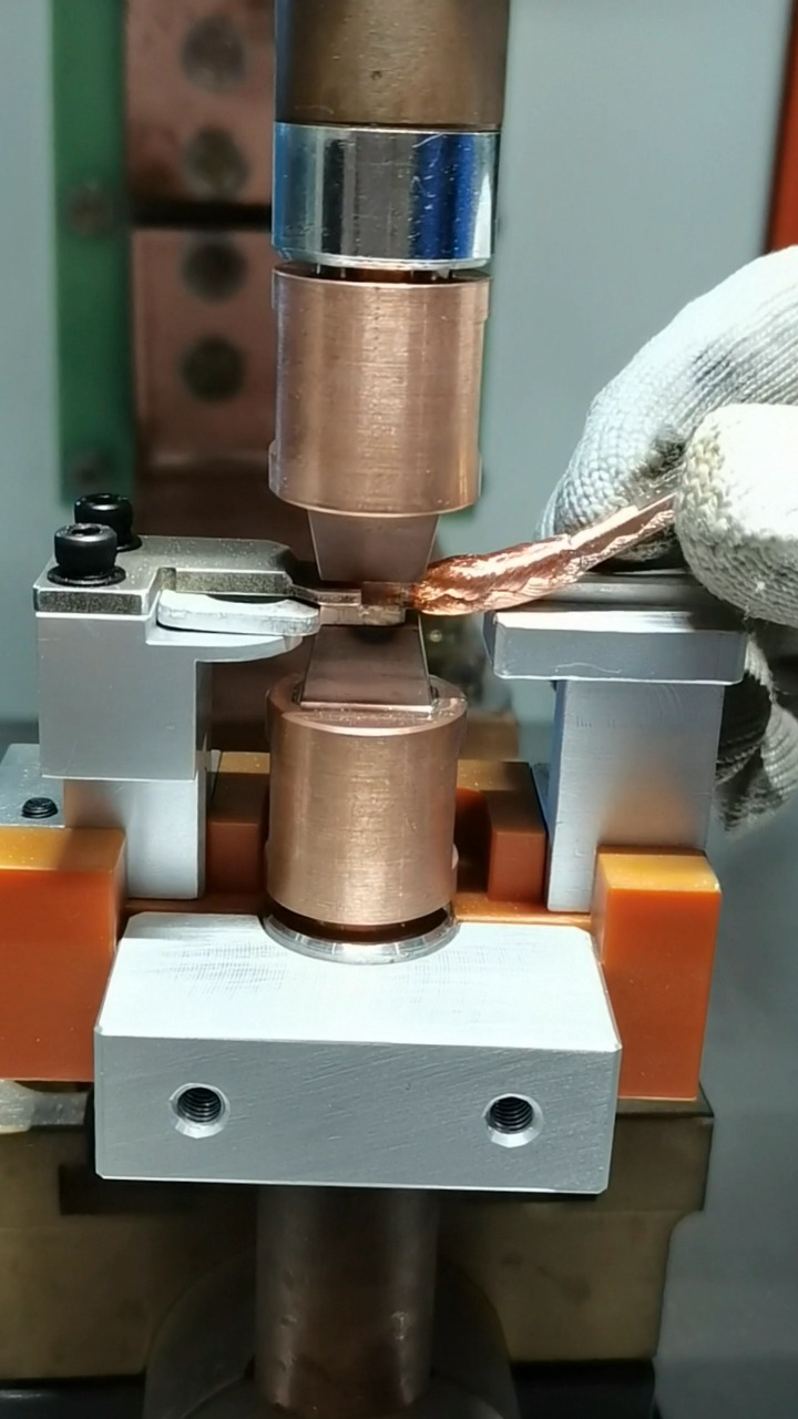 安嘉新能源汽车汽车线束焊接机焊接视频