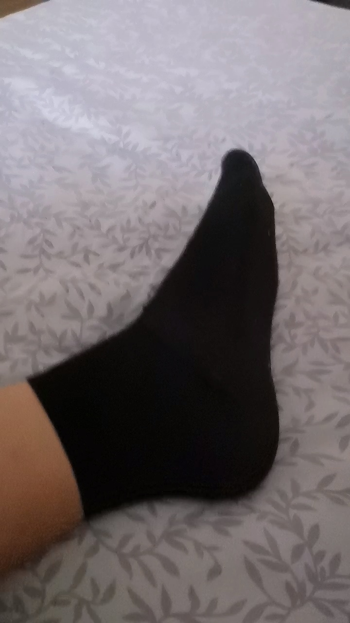 挠脚心，挠黑袜脚心_腾讯视频