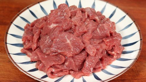 炒牛肉时，切记不要放盐和料酒腌制，教你一招，鲜嫩入味不腥不柴