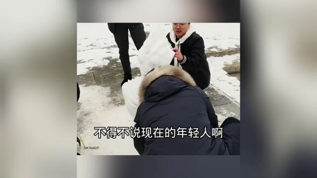 这雪人的堆雪一个比一个牛啊