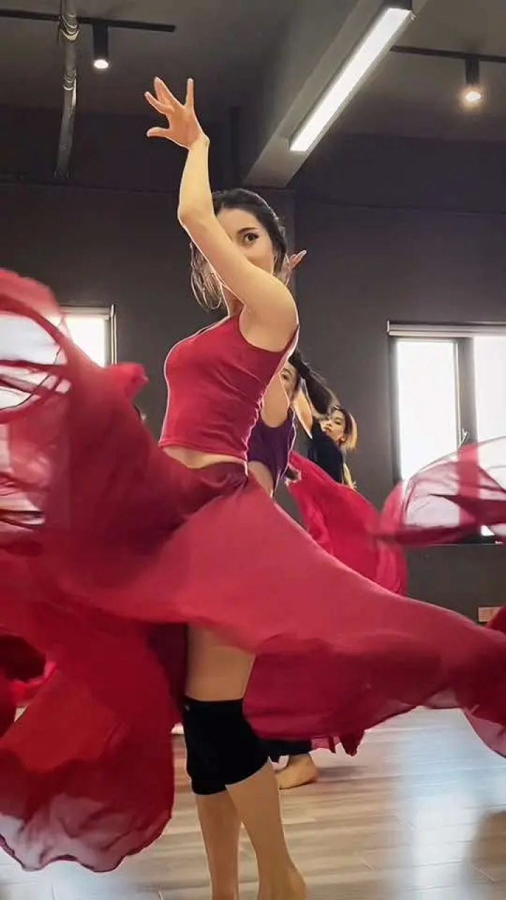 舞蹈课堂随拍 #女生跳舞也可以很哇塞 #舞蹈改变人生