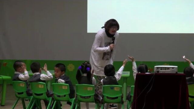 幼儿园小班公开课《一步一步走啊走》绘本公开课 应彩云