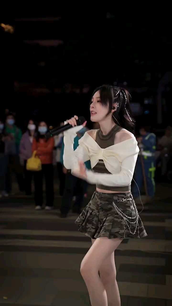 到点来听歌了~ "鱼闪闪路演 "love
