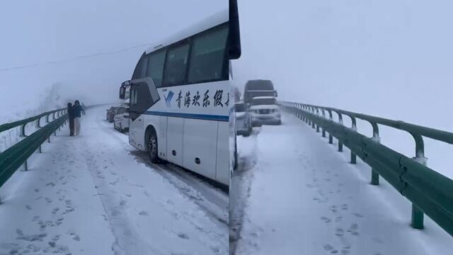 出门要看天气预报!游客去青海湖遇大雪堵车,前一天还风和日丽