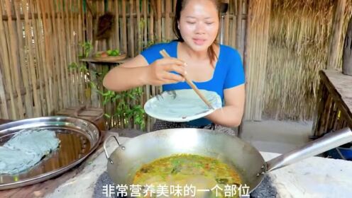 没处理过的新鲜牛胃，越南人取其精华做汤底涮着吃，真是开眼界了