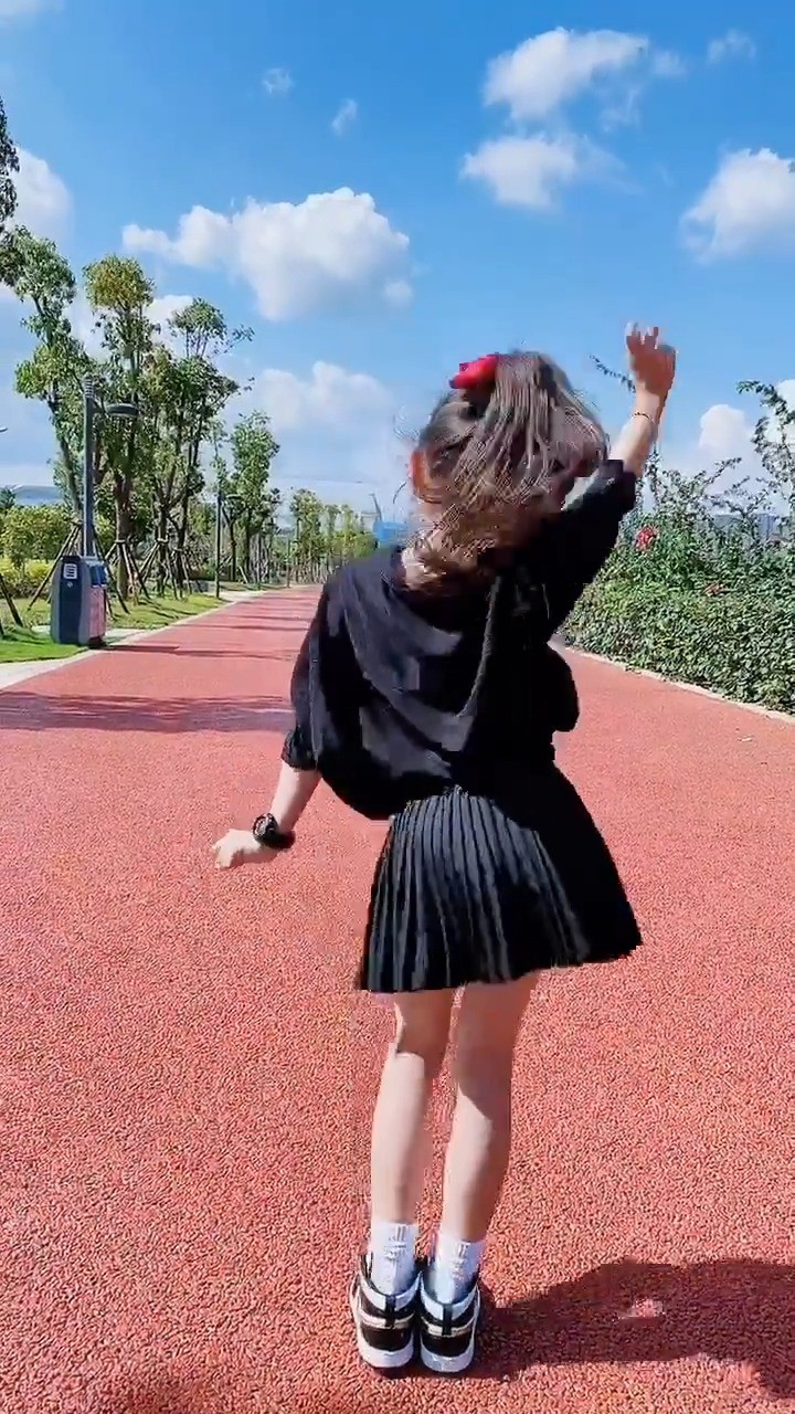 画画的baby 开学第一天,可爱的舞蹈可爱的你