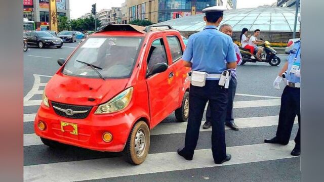 60岁以上的老年人无证驾驶,这2种电动车都能开,但有4点要注意