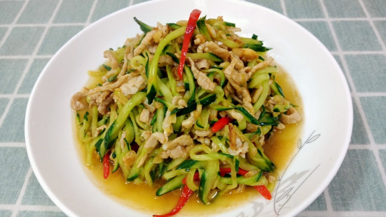 这才是"黄瓜炒肉丝"正确做法,教程详细,脆嫩爽口又美味