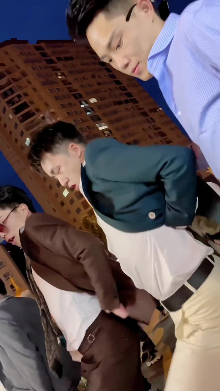 慢慢来,谁还没有一个努力得过程#梦想舞团航少团队 #广场舞 #穿着西装