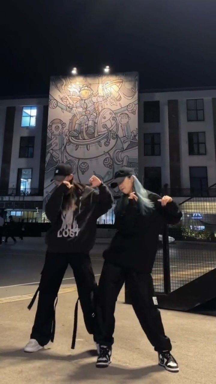 重拾旧业了家人们wow我舞空间_jona 文艺复兴 气氛组就位