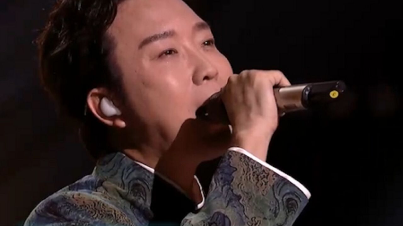 李玉刚深情献唱《万疆》,歌声大气磅礴,太有力量!