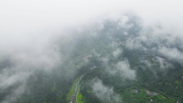 真不是新疆,是国家地理安利的小众秘境,也是四川洪雅县复兴村 #云雾缭绕人间仙境 #治愈系风景 #成都周边游 #夏天一起来四川