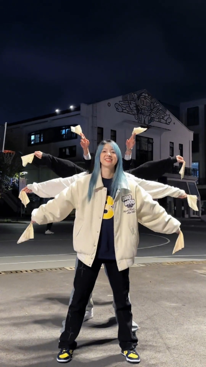 大家觉得我们这个气氛组到位吗?#眉飞色舞舞蹈#眉飞色舞手纸舞