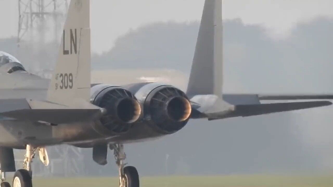 美国f15战斗机,为什么至今仍能叱咤各大战场,二手都被抢着要?