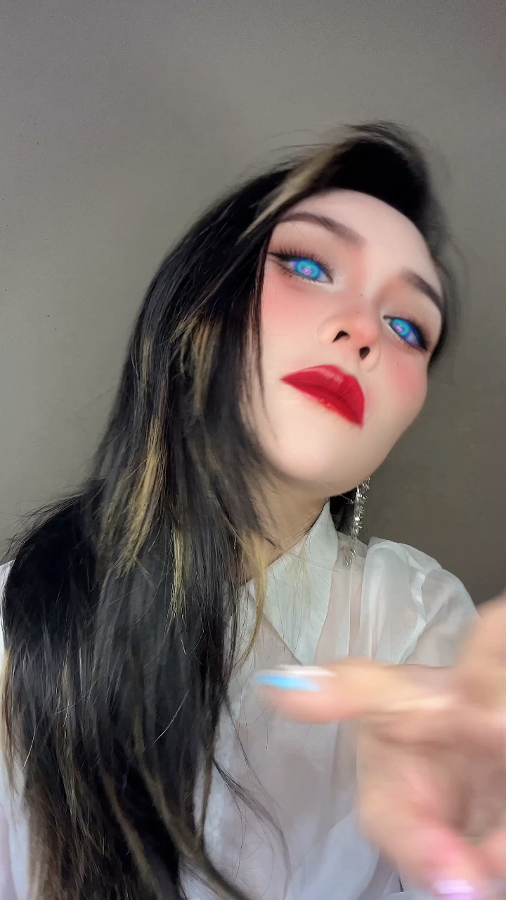 分享#妆前妆后#变妆#日常妆容分享#爱心瞳孔特效好魔幻#普通人化妆