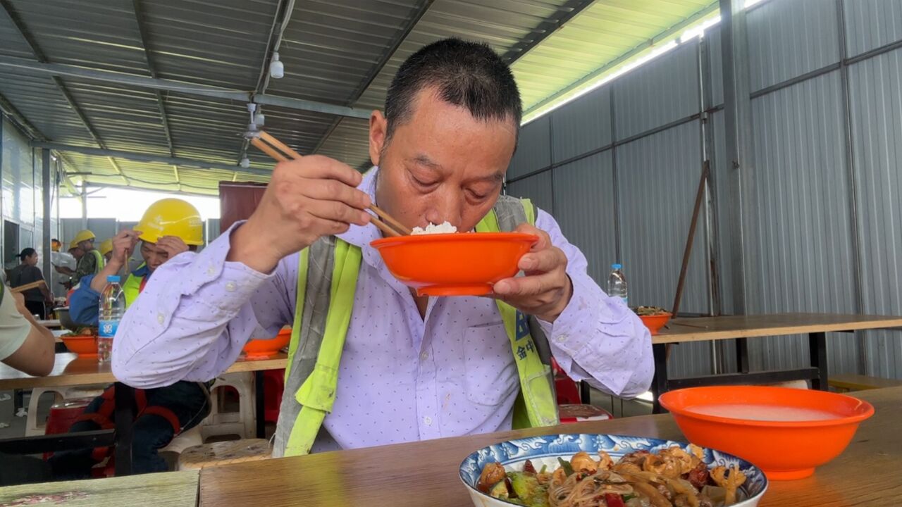 找工作,工地吃12元12个菜快餐,想吃什么自己打,管饱