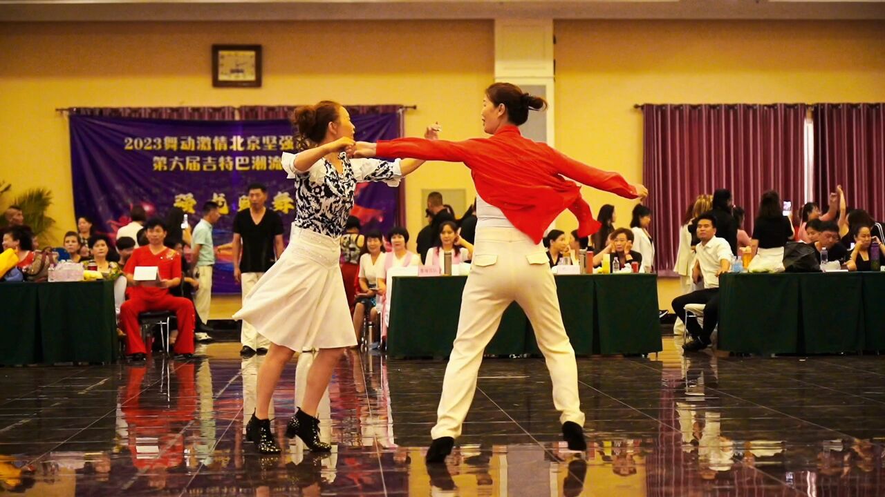 新潮吉特巴《这辈子咋就爱不够》歌醉舞美,越跳越喜欢