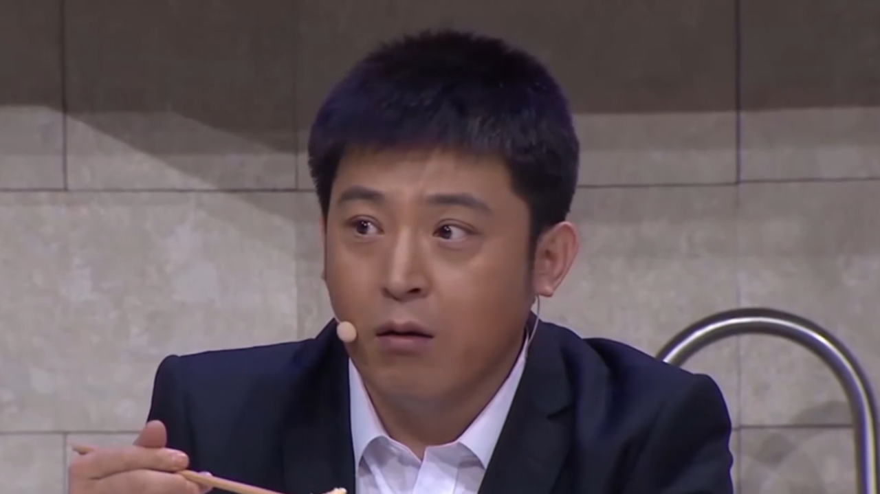 小品《一票难求2》,邵峰求人办事遭孙涛打脸,观众笑得合不拢嘴