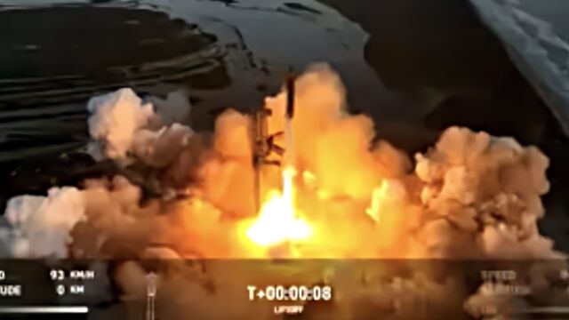 Space X“星舰”超重型火箭发射升空,外媒称是关键测试