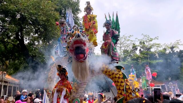 实拍民间艺术吴川漂色,场面太吸引观众了,真好看