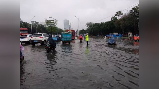 深圳天降巨雨!19小时暴雨创下历史纪录,城市陷入水淹车浸之中!