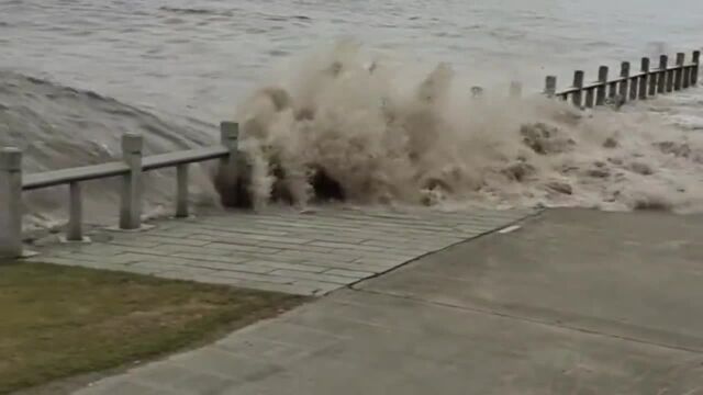 外地人看河,本地人看外地人