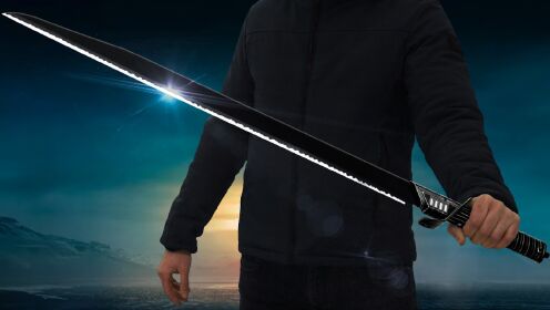 小伙用钢片打造出一把非常酷的黑暗之剑