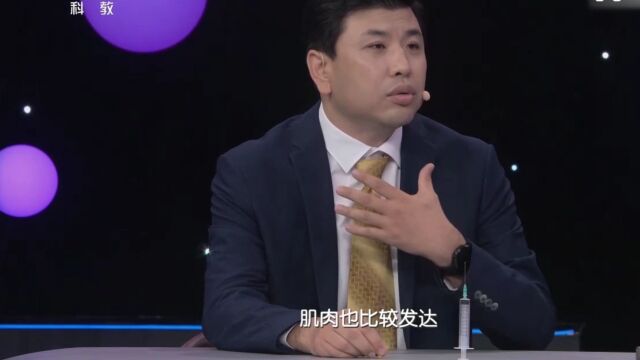 对于男同志的身体疼痛,医生会采用穿刺针扎向身体的星状神经节