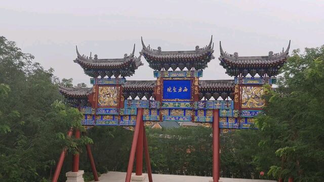 北方普济寺依山而建佛像精美有求必应