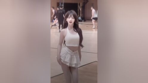 实名观看#极品身材 #丝滑变速舞 #御姐范儿 #变速卡点 #优雅永不过时