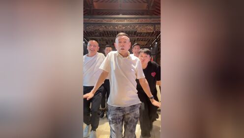 来了哈哈哈最难看的男团来了