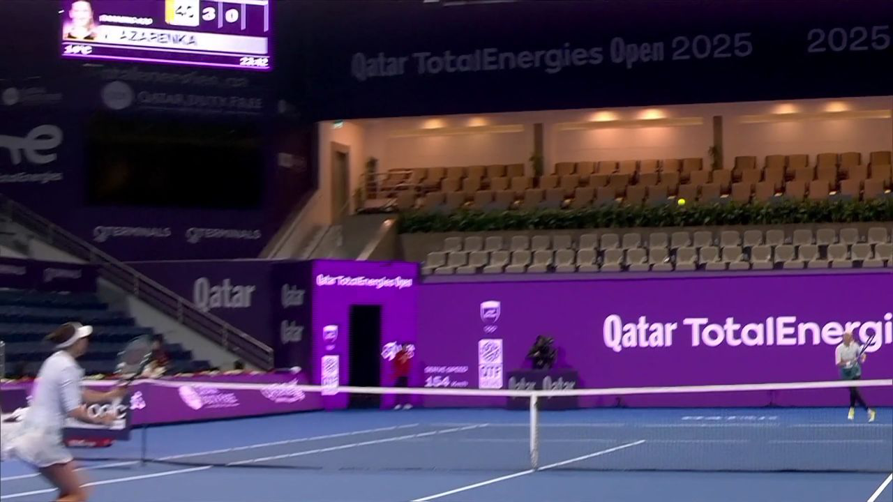 WTA1000多哈站1/32决赛：阿尼西莫娃vs阿扎伦卡丨情况不妙！阿扎伦卡二发质量不高 阿尼西莫娃抓住机会完成破发_腾讯新闻