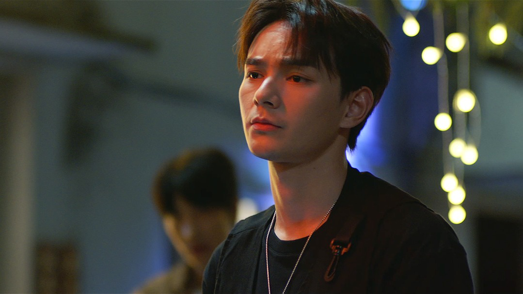 校霸返乡赴约老友,遭旧敌威胁