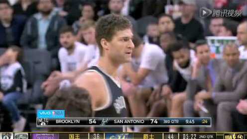 《NBA全场回放》【回放】马刺vs篮网第3节 莱昂纳德残暴单手抓帽