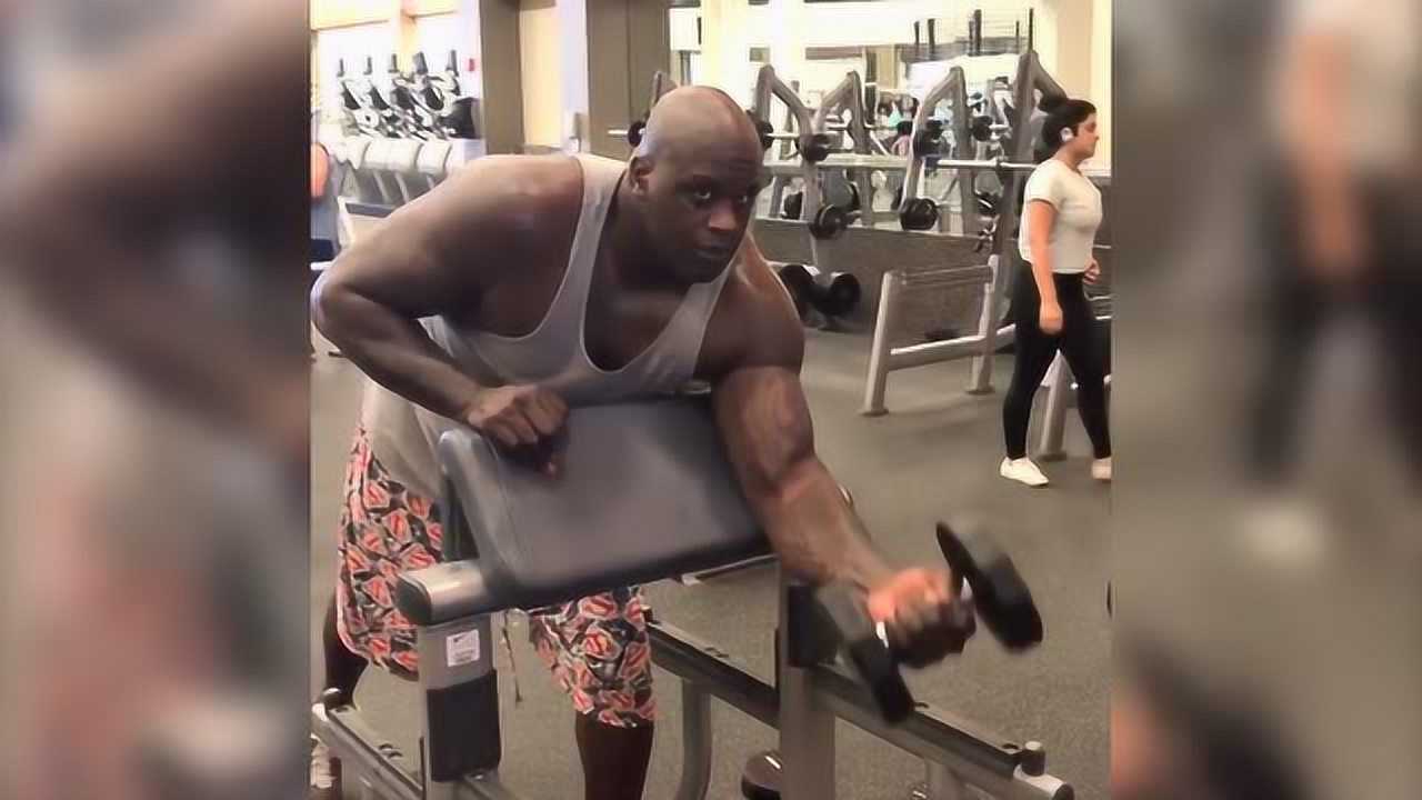 时尚nba恐怖肌肉奥尼尔疯狂健身举铁看他怎么练