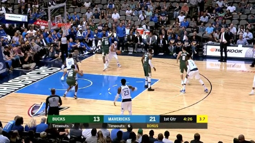 《NBA全场集锦》【扣篮】赛思库里勉强出手打铁 巴恩斯守株待兔完成补扣