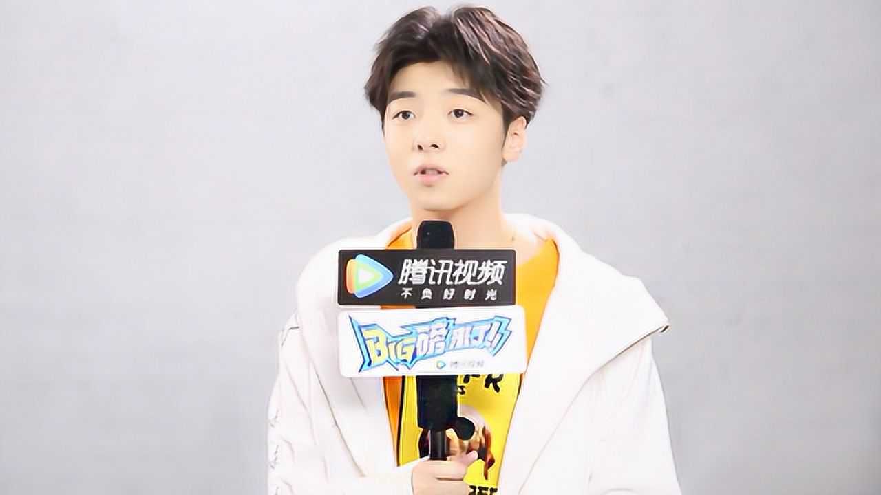 明日之子第2季来呀看幕后邓泽鸣高烧参加比赛见杨幂本人漂亮太仙了