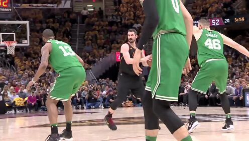 《TOP时刻》20日NBA最佳镜头 詹姆斯平筐背身反扣