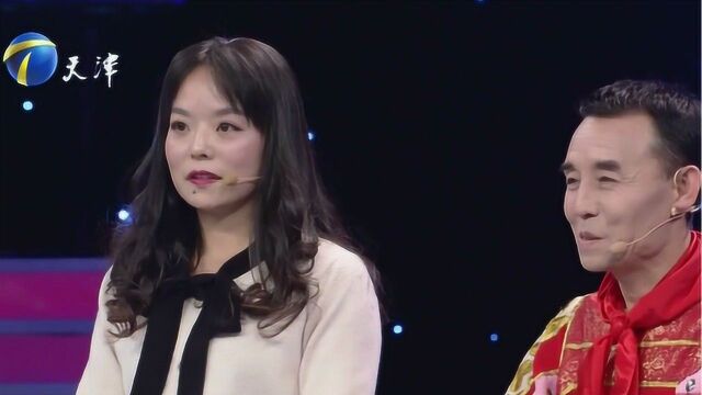 杨建军跟妻子的年龄居然相差21岁,因为从事表演行业,美娇妻表示很欣赏对方