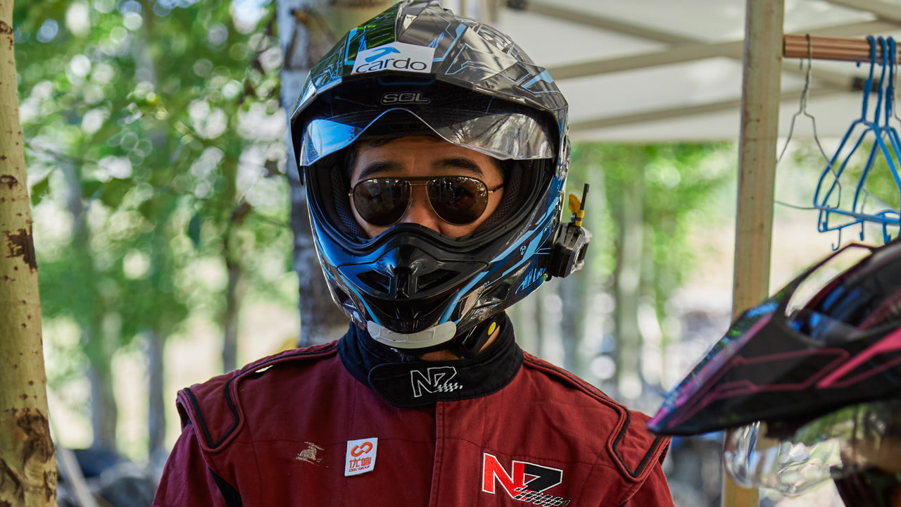 张国立邓婕挑战越野项目!果粒叔秒变"十万个为什么"