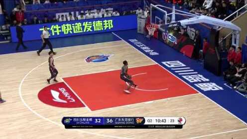 《广东男篮》【扣篮】真够机灵的 布鲁克斯抢断一条龙轻松扣篮